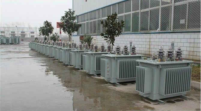 油浸式變壓器的保養(yǎng)如何去做？預防滲漏油：油浸式變壓器在油箱內(nèi)充滿變壓器油，裝配中依靠緊固件對耐油橡膠元件加壓而密封。